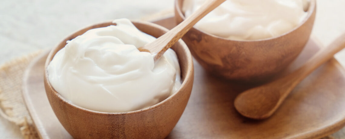 Yogurt greco 0 grassi: calorie, proprietà e abbinamenti