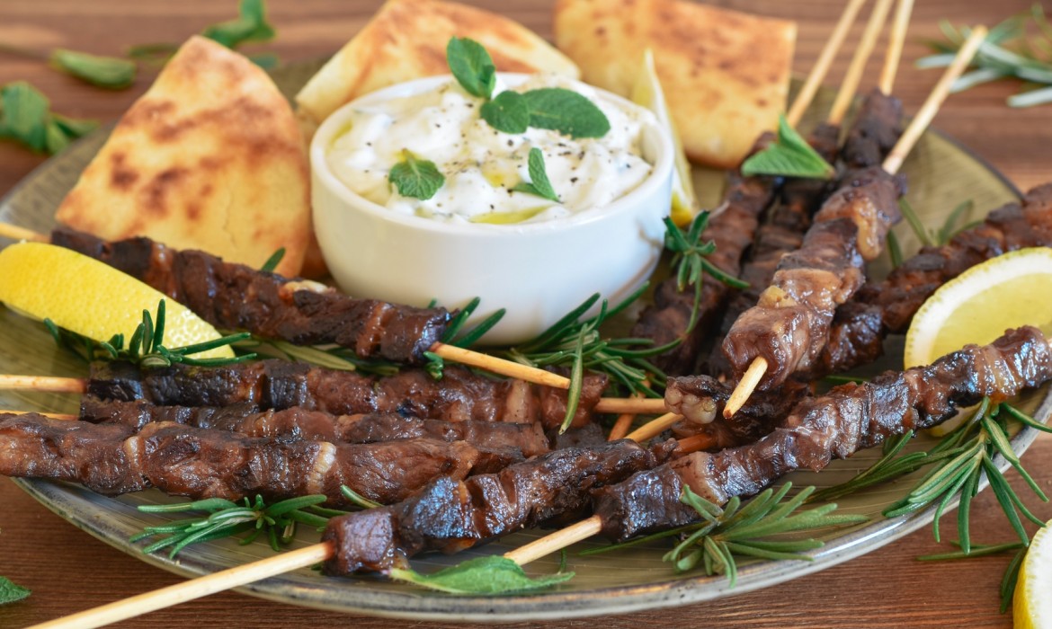 SOUVLAKI CON TZATZIKI ZORBAS