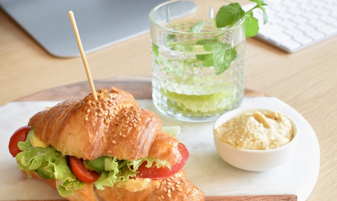 CROISSANT SALATO CON HUMMUS ZORBAS