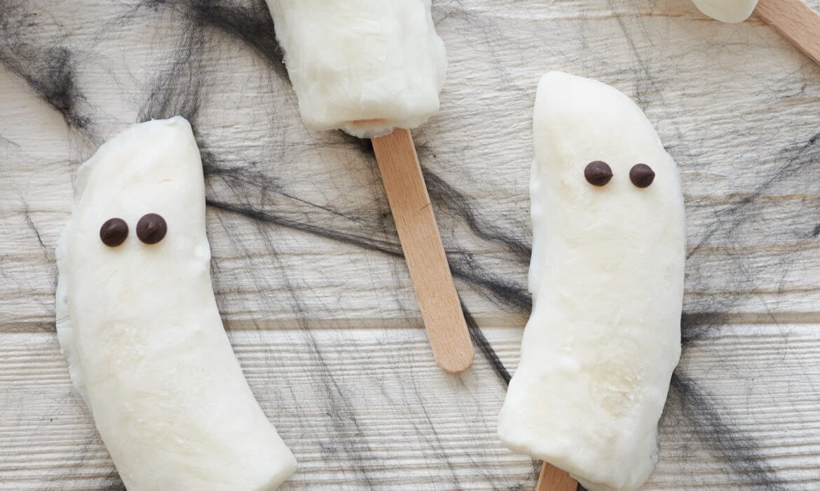 FANTASMI DI HALLOWEEN CON YOGURT GRECO E BANANA