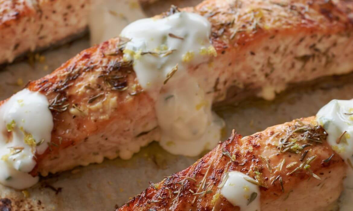 SALMONE AL FORNO CON TZATZIKI