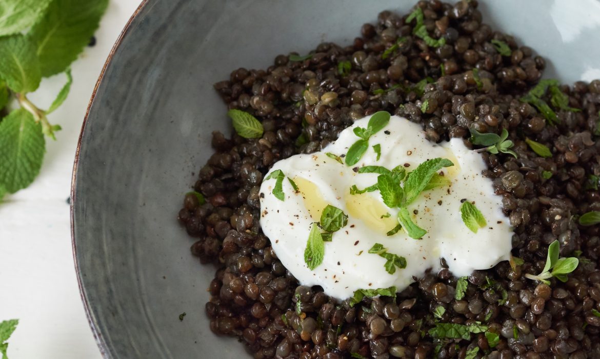 LENTICCHIE BELUGA CON YOGURT GRECO, MENTA E ZENZERO
