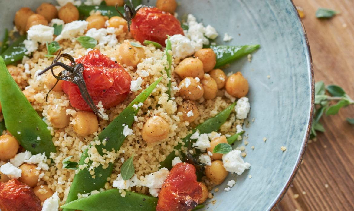 COUSCOUS CON TACCOLE, DATTERINI AL FORNO, CECI E FETA ZORBAS