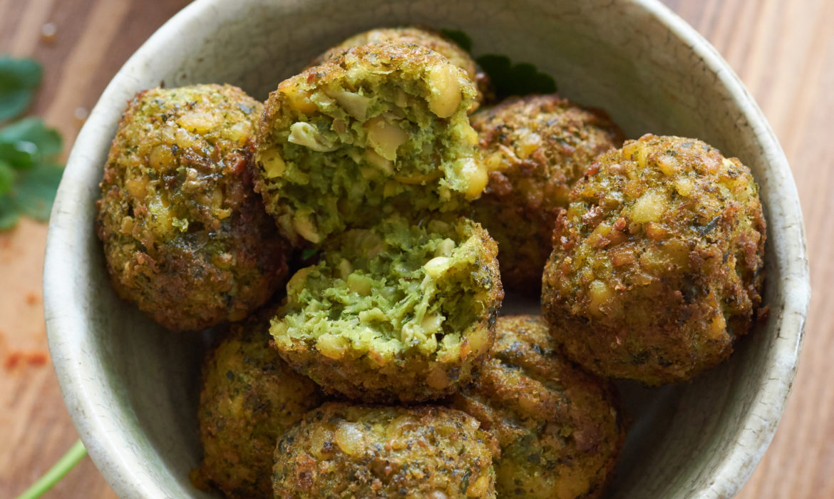 HUMMUS ZORBAS CON FALAFEL DI CECI E SPINACI