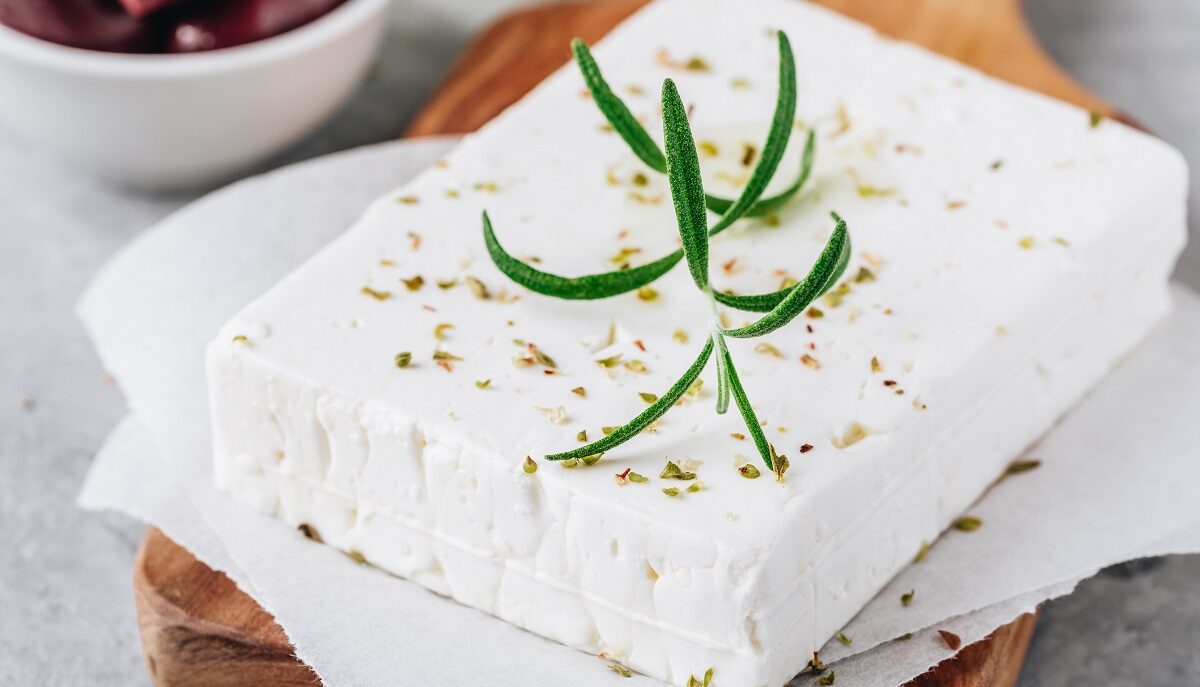 Conosci le proprietà e i benefici del formaggio di capra?