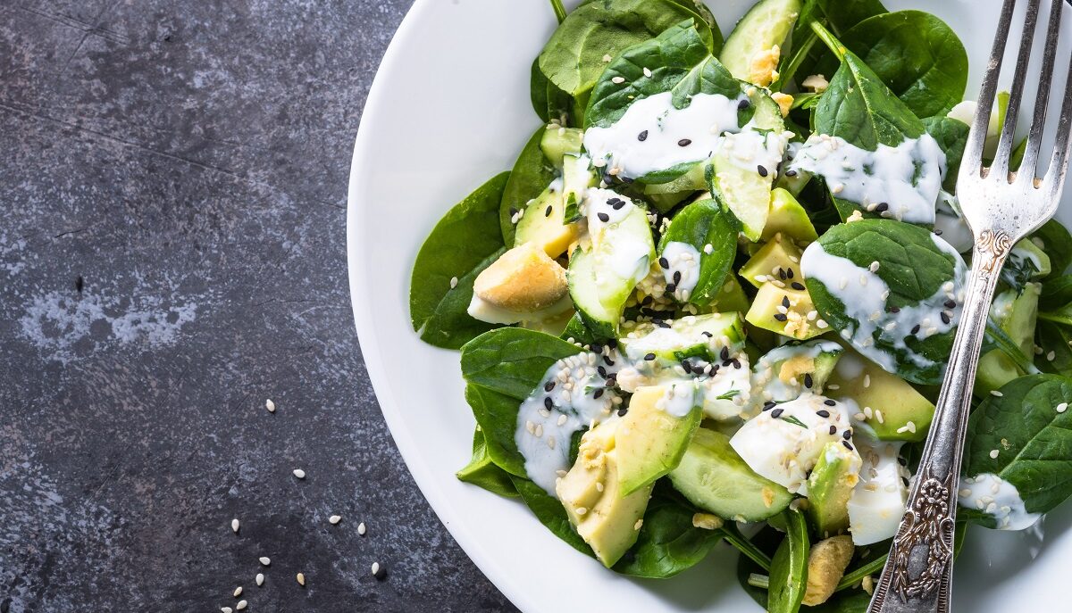Condimenti per insalata, qualche idea estiva con lo yogurt greco