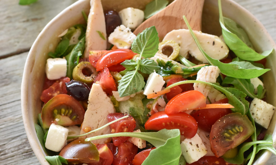 INSALATA ESTIVA CON POLLO E FETA ZORBAS