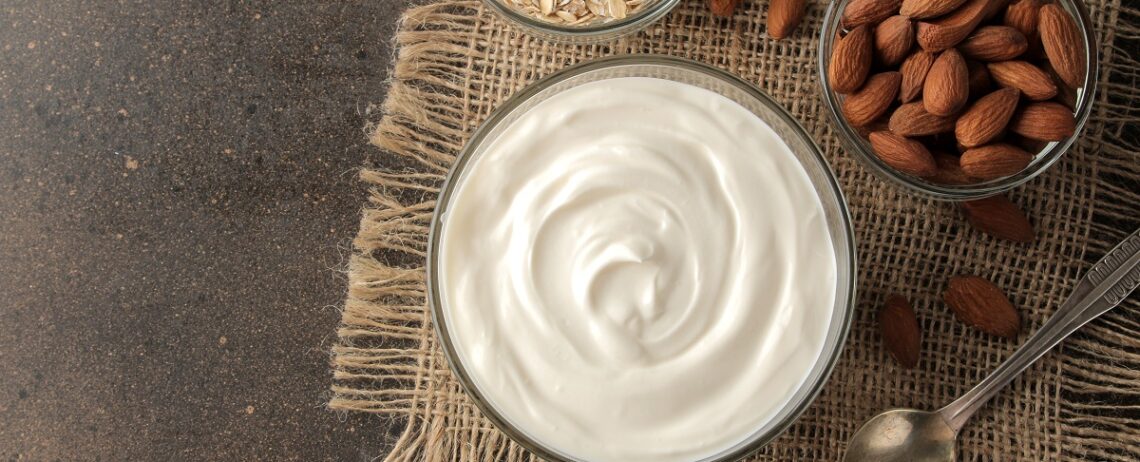 Sai che lo yogurt greco è ricco di proteine? Ecco a cosa servono