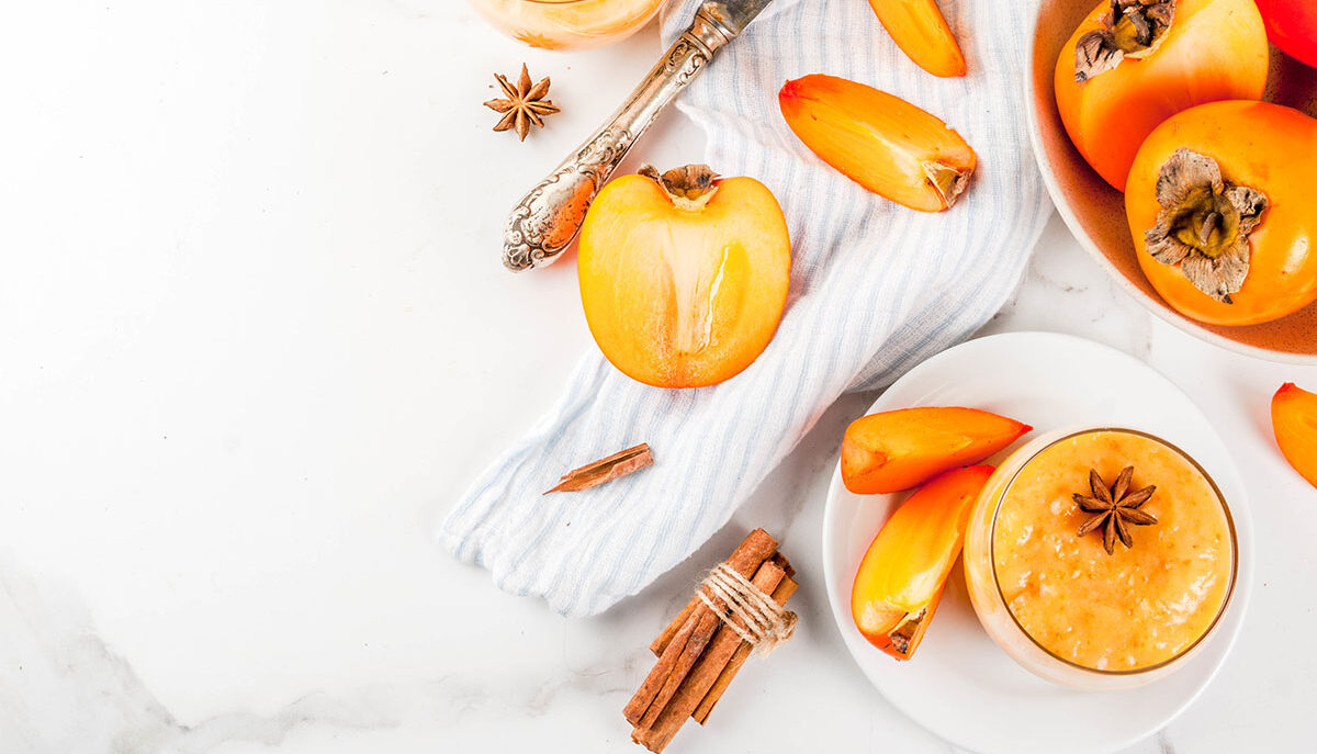 Mousse di cachi e yogurt greco, una delicata dolcezza d’ottobre