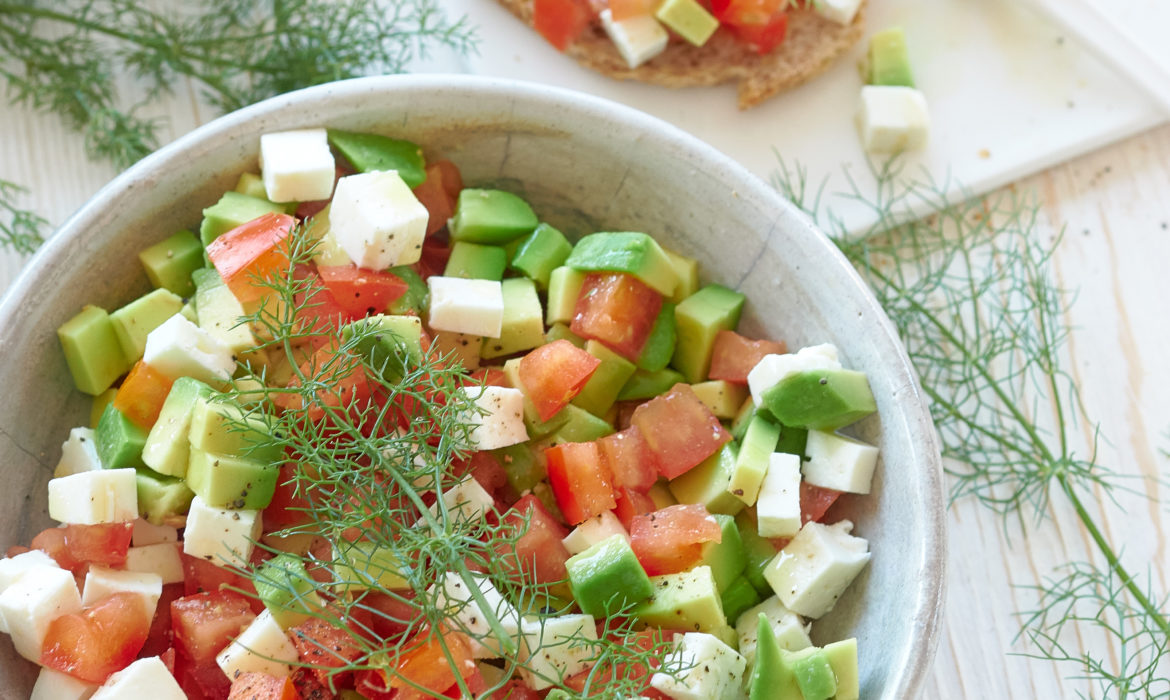 INSALATA LEGGERA CON FETA ZORBAS E AVOCADO