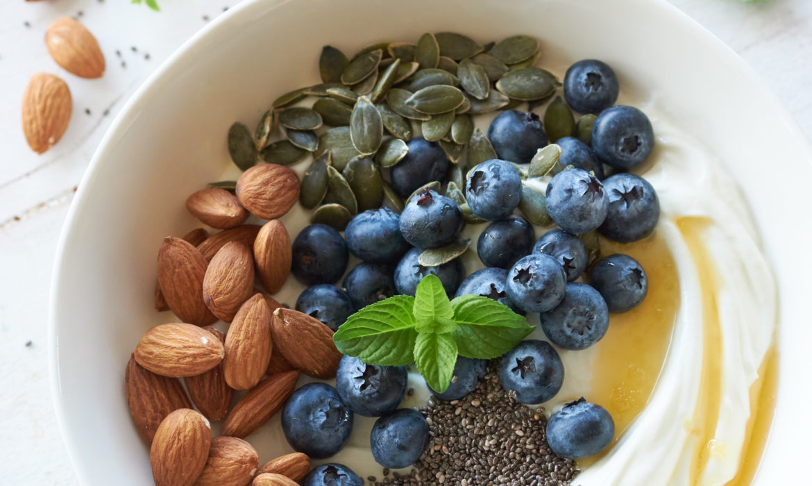 POWER BREAKFAST CON YOGURT GRECO E SEMI