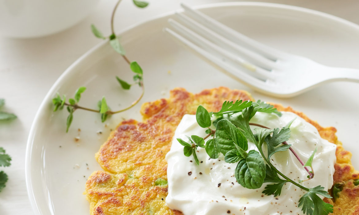 PANCAKES CON FARINA DI CECI e YOGURT GRECO