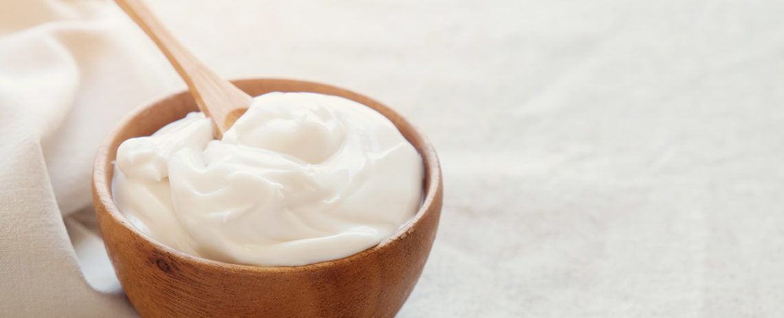 Ecco come preparare una perfetta maschera per capelli allo yogurt greco!