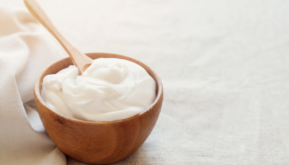 Ecco come preparare una perfetta maschera per capelli allo yogurt greco!