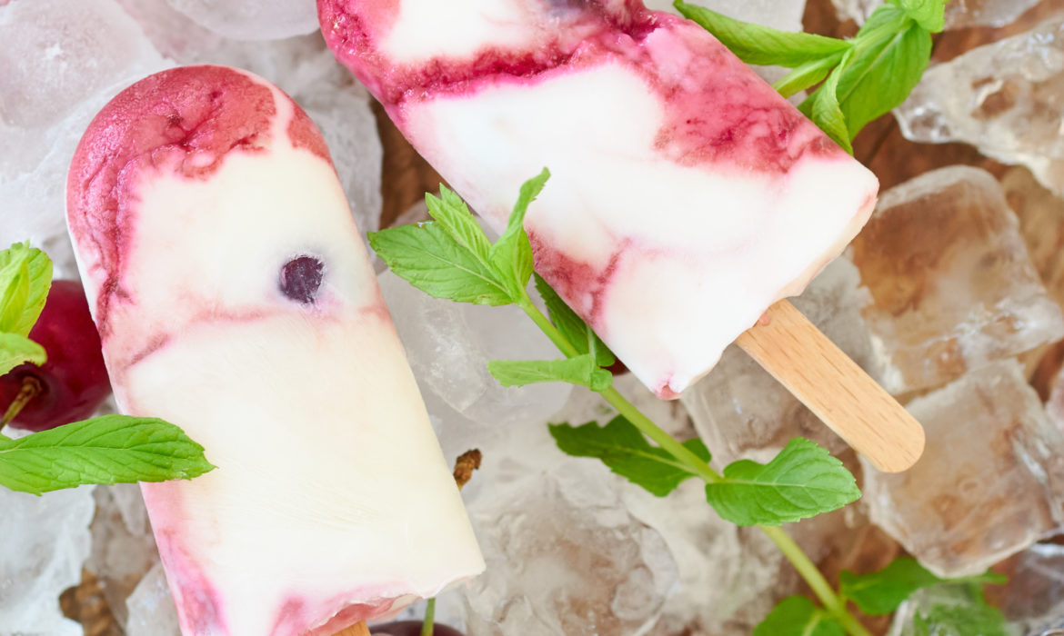 GHIACCIOLI CON YOGURT GRECO E AMARENE SCIROPPATE
