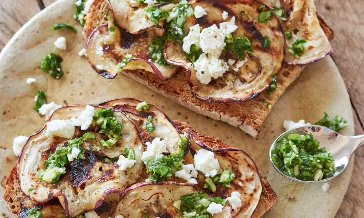 BRUSCHETTE CON MELANZANE ALLA GRIGLIA E FETA
