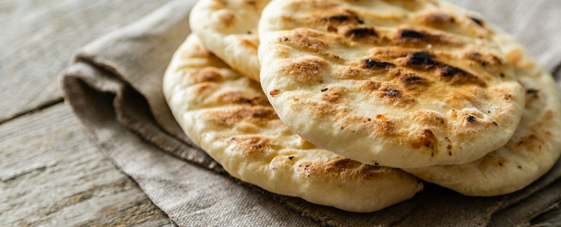 Come preparare la pita greca, il famoso “pane” greco