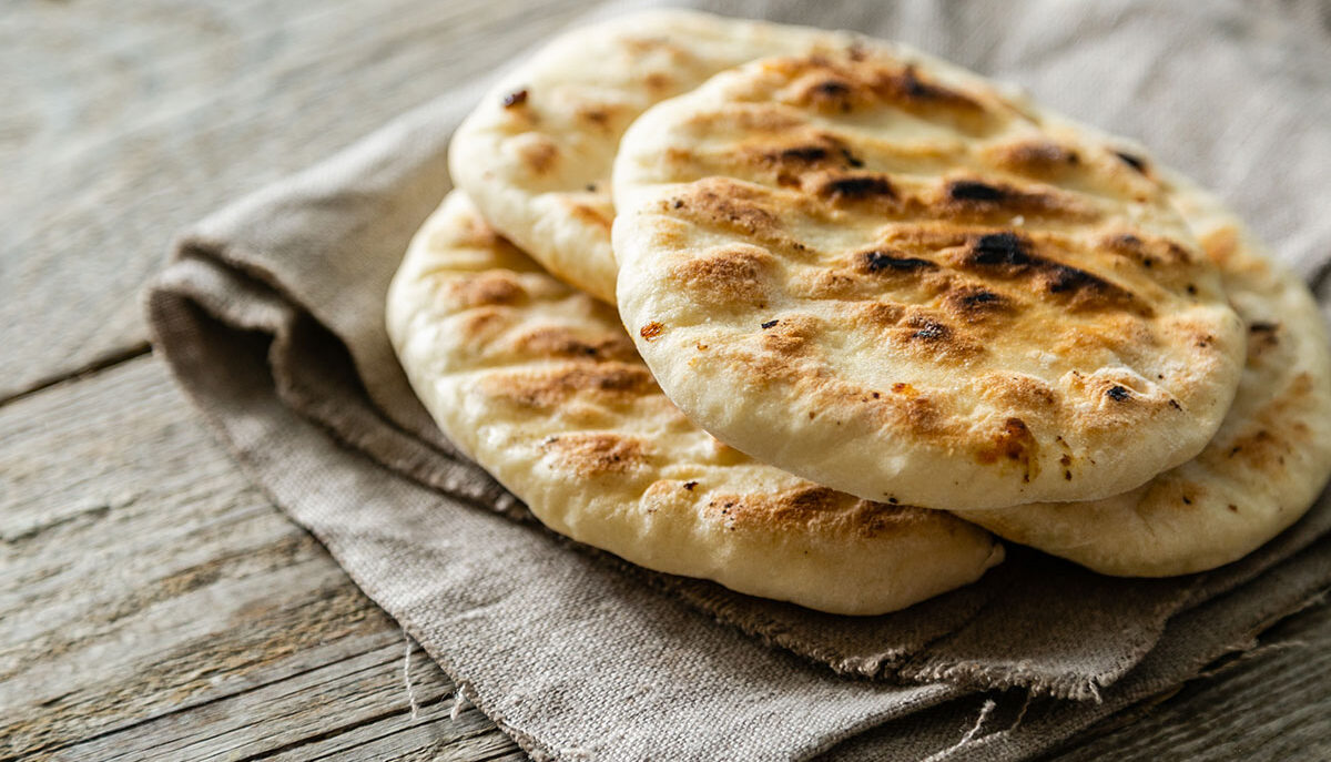 Come preparare la pita greca, il famoso “pane” greco