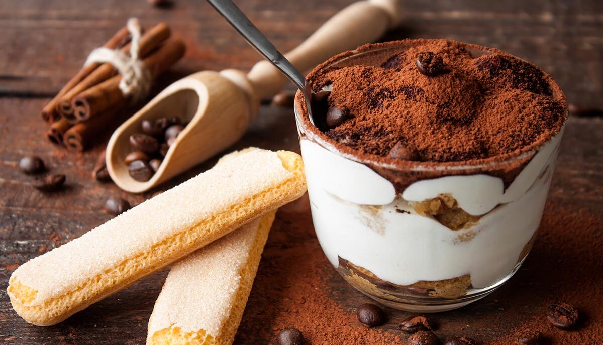 Tiramisù allo yogurt greco: il dolce perfetto per l’estate