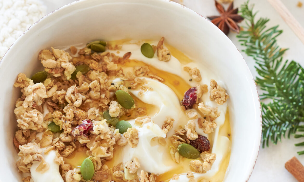 GRANOLA NATALIZIA CON YOGURT GRECO
