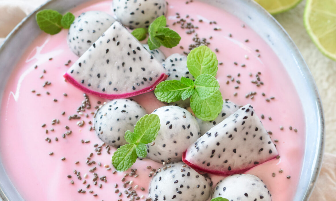 YOGURT GRECO AI FRUTTI DI BOSCO E DRAGON FRUIT