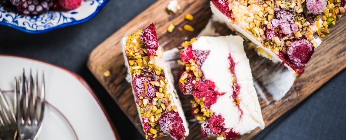 Vuoi conservare lo yogurt nel freezer? Prima devi sapere che…