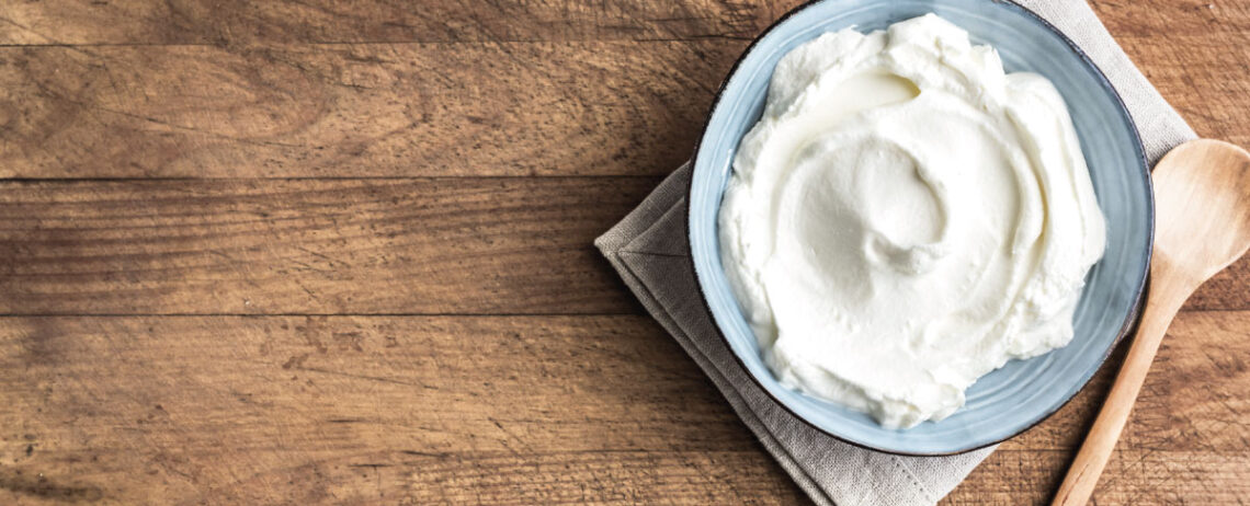 6 proprietà dello yogurt di capra assolutamente da conoscere