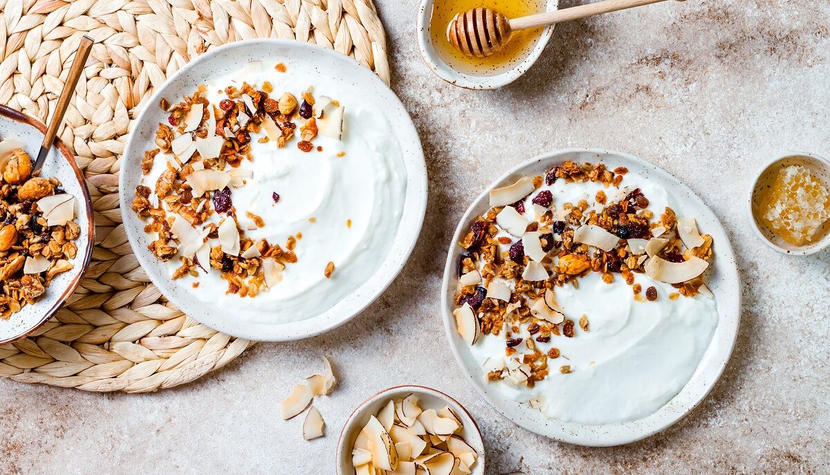 Yogurt greco e miele, la colazione greca per eccellenza