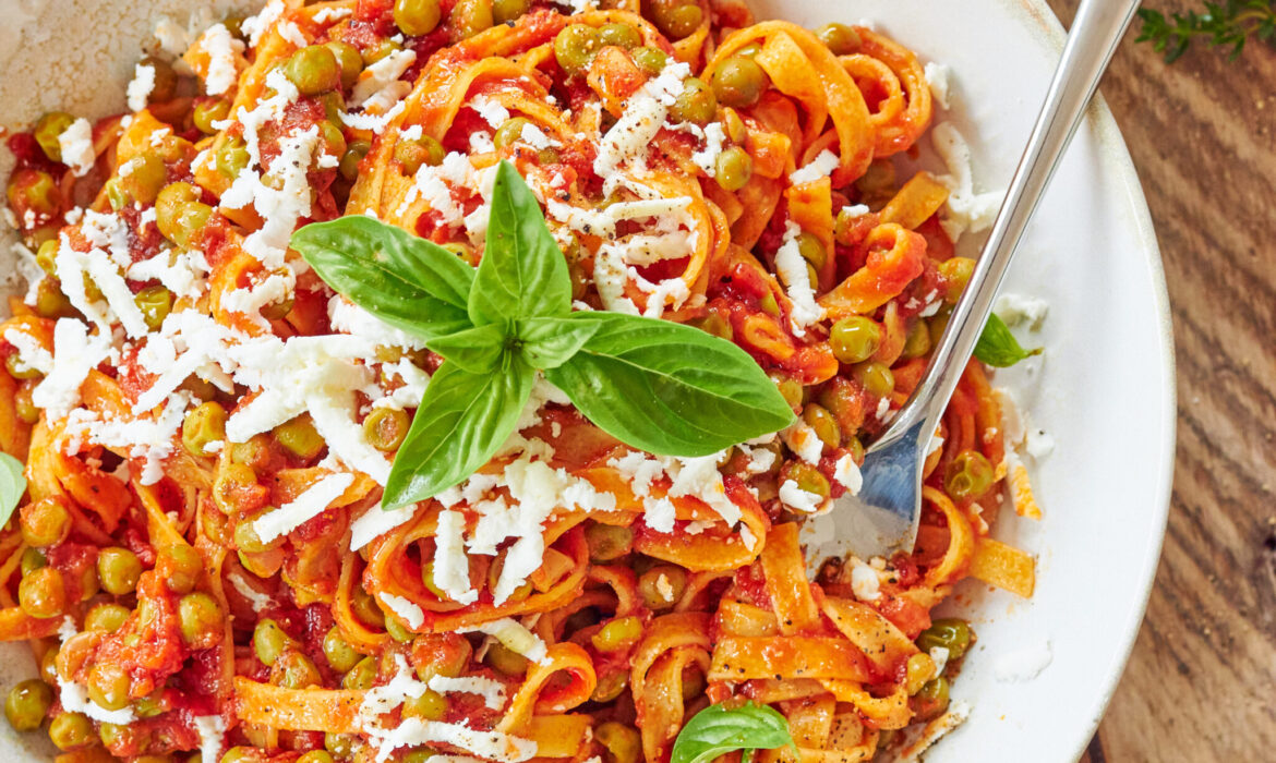 TAGLIATELLE CON SUGO DI PISELLI E FETA ZORBAS