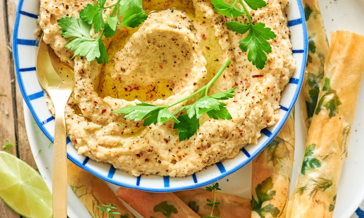 HUMMUS ZORBAS CON INVOLTINI DI PASTA FILLO ED ERBE AROMATICHE