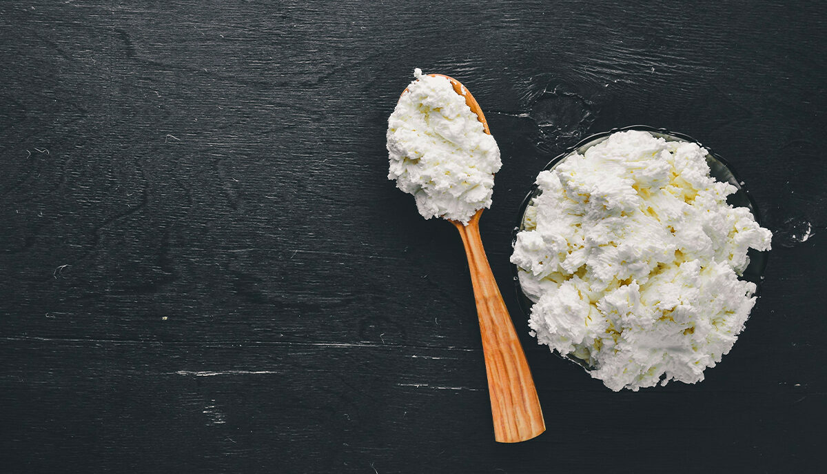 Come fare la crema di feta: scopri la ricetta della salsa Tirokafteri