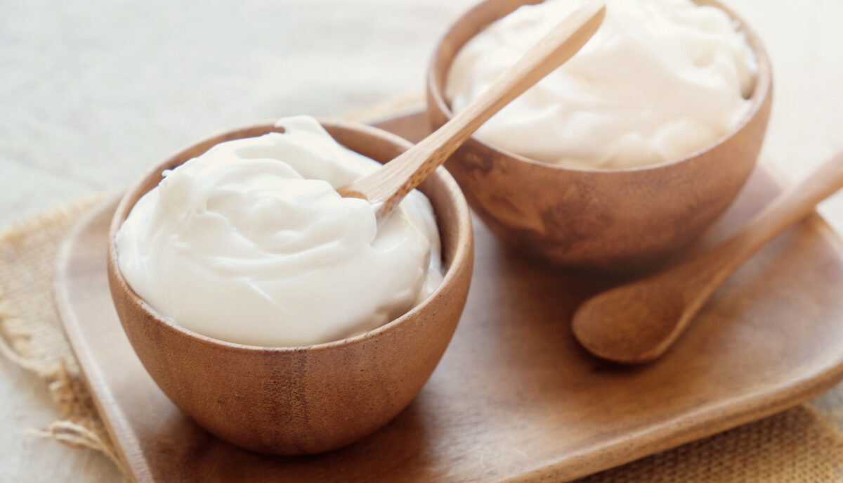 Yogurt greco 0 grassi: calorie, proprietà e abbinamenti