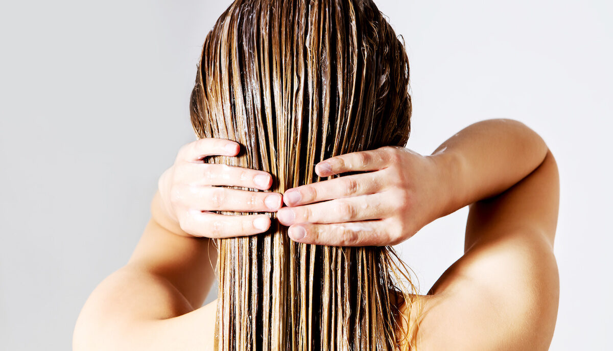 Come riutilizzare lo yogurt avanzato in modo creativo? Prepara una maschera capelli con yogurt greco!