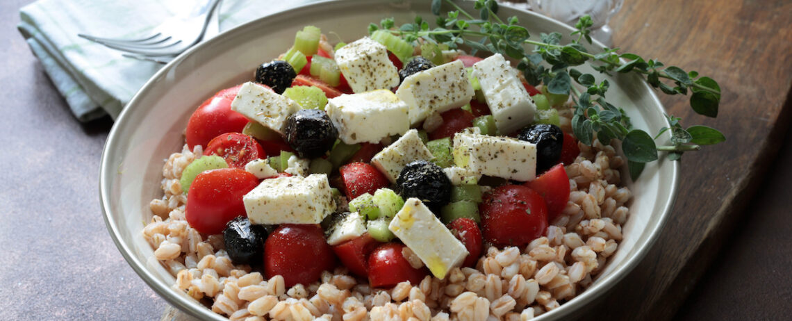 Primi piatti vegetariani primaverili: i consigli con feta e yogurt greco