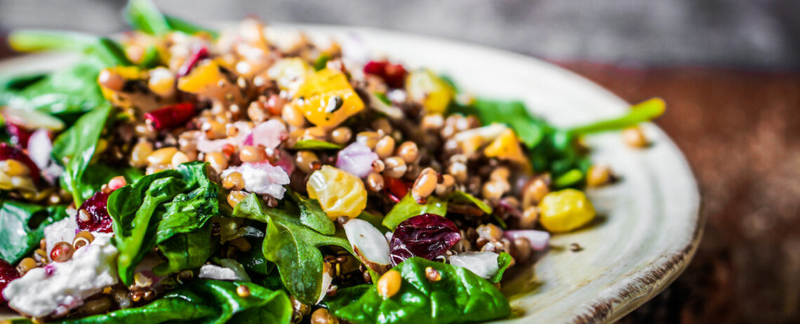 Insalate proteiche: yogurt greco e feta protagonisti!