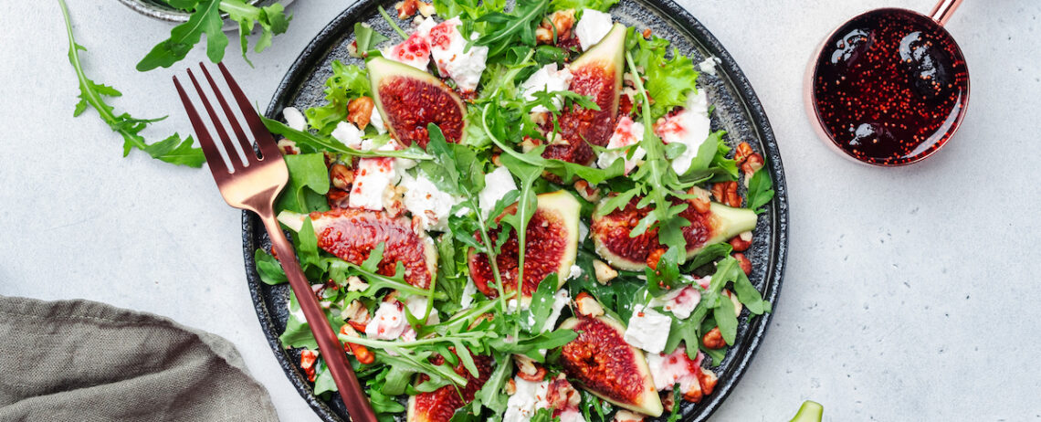 Piatti veloci per studenti: 5 ricette con feta e yogurt greco