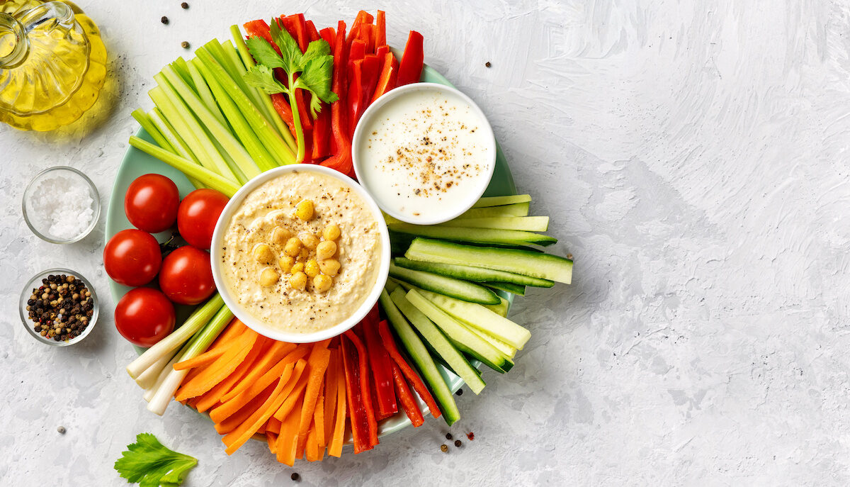 Hummus di ceci con yogurt greco: una salsa per bruschette e verdure