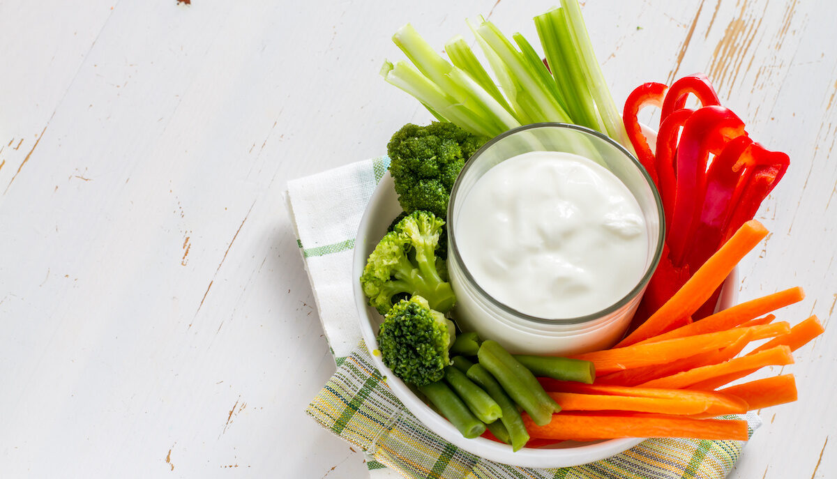 Salsa yogurt per pinzimonio: 3 idee facili e veloci