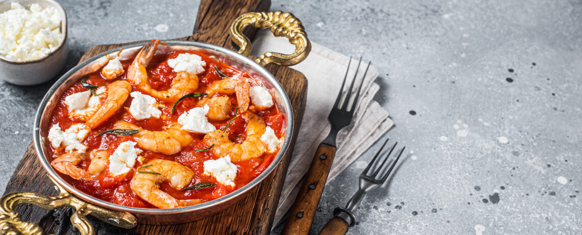 Gamberi Saganaki: un’esplosione di sapori mediterranei