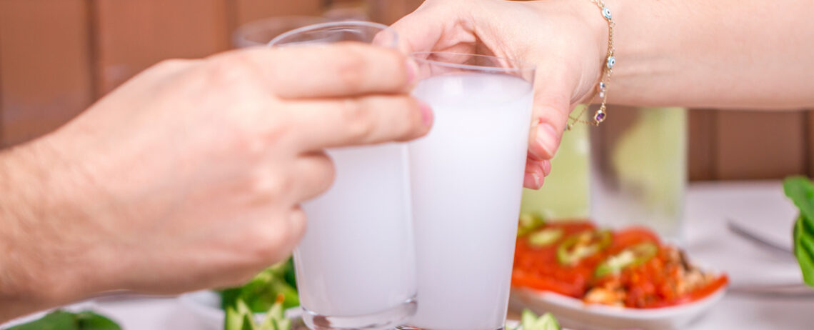 Il fascino dell’ouzo greco: una bevanda da scoprire