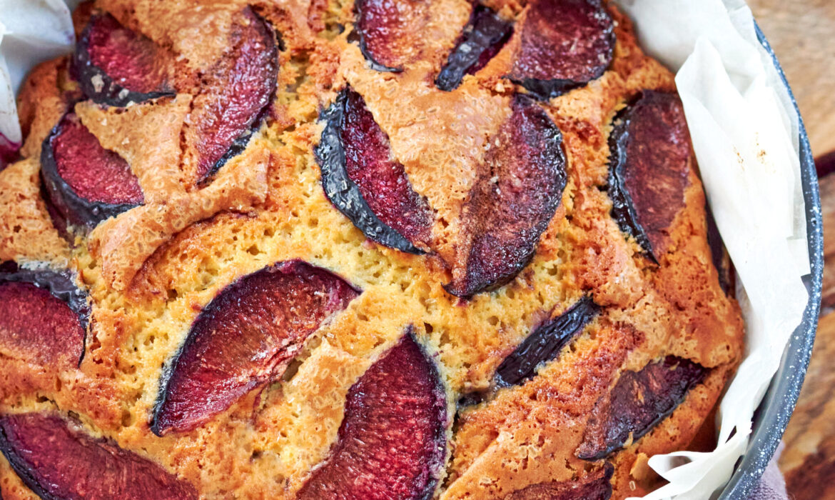 Torta alle prugne e yogurt greco