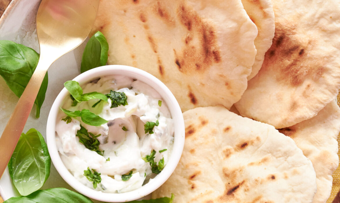 Pane naan allo yogurt greco Zorbas