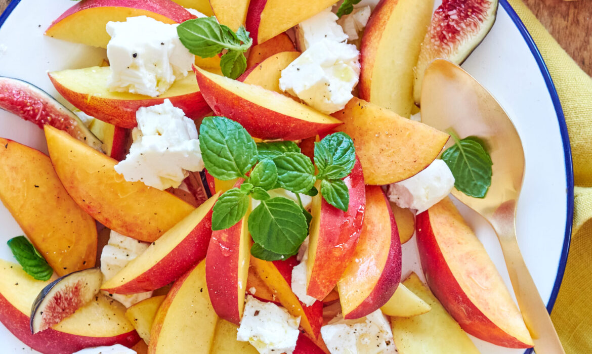 Insalata di pesche, fichi e Feta Zorbas