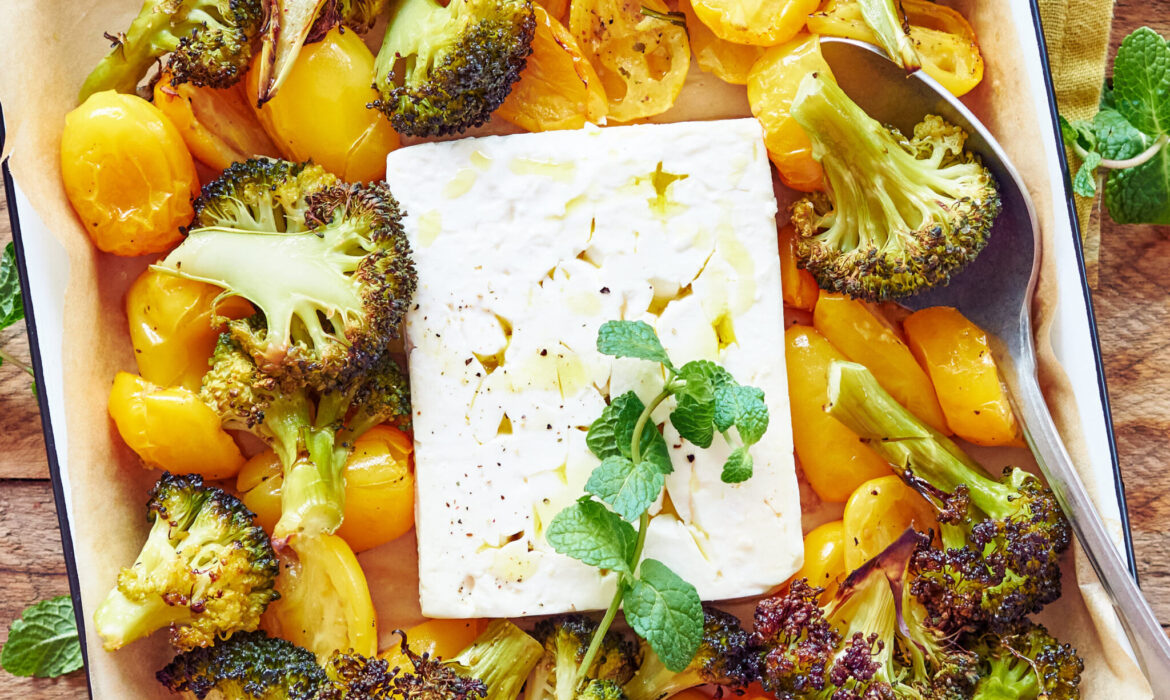 Feta Zorbas al forno con broccoli e datterini