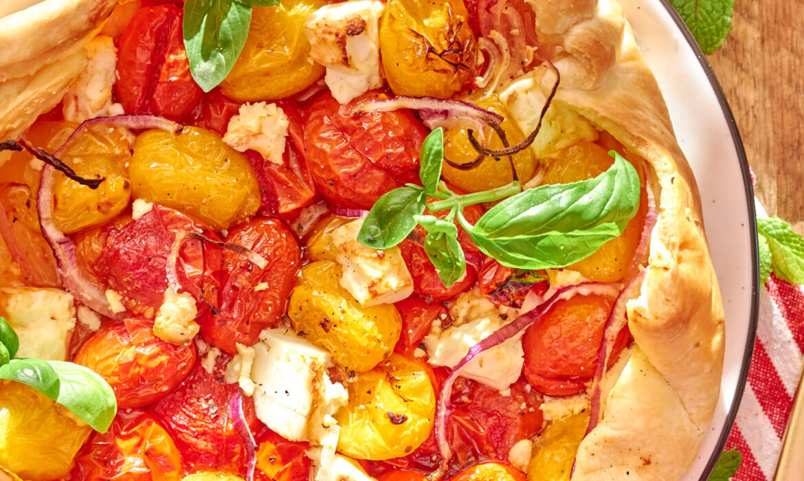 Torta salata con datterini, cipolla di Tropea e Feta Zorbas